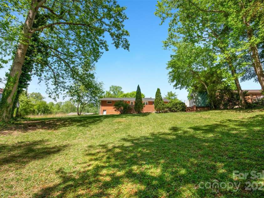 539 30th Avenue, Hickory, NC 28601.  MLS# CAR4252934, YatesRealty ID 21675. 