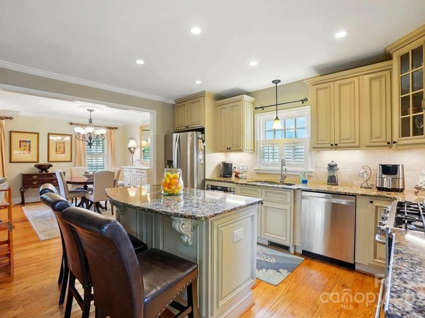 2025 Sagamore Road, Charlotte, NC 28209.  MLS# CAR4259805, YatesRealty ID 21676. 