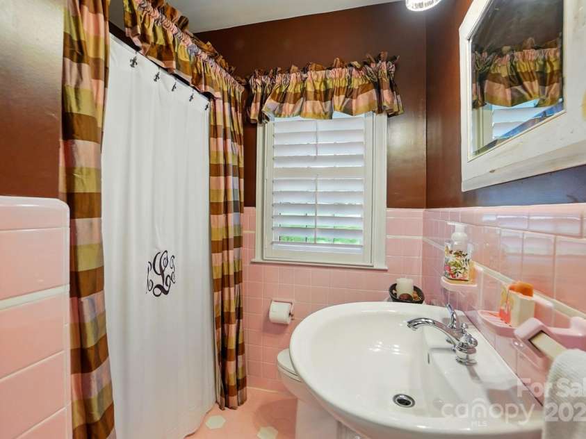 2025 Sagamore Road, Charlotte, NC 28209.  MLS# CAR4259805, YatesRealty ID 21676. 