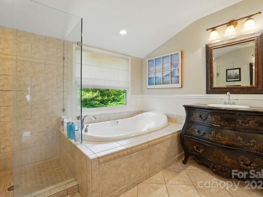 2025 Sagamore Road, Charlotte, NC 28209.  MLS# CAR4259805, YatesRealty ID 21676. 