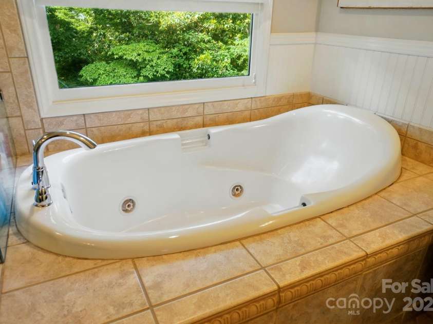 2025 Sagamore Road, Charlotte, NC 28209.  MLS# CAR4259805, YatesRealty ID 21676. 