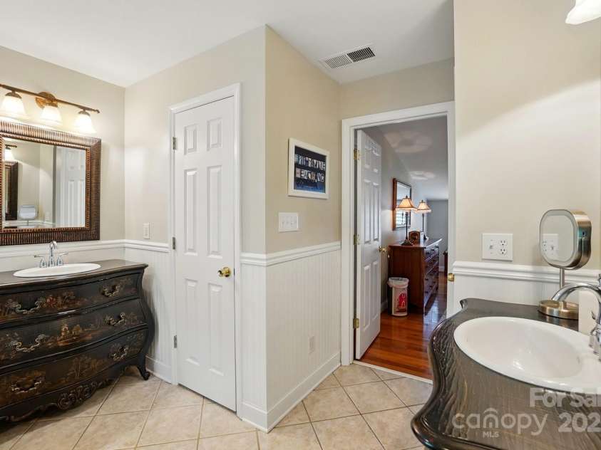 2025 Sagamore Road, Charlotte, NC 28209.  MLS# CAR4259805, YatesRealty ID 21676. 