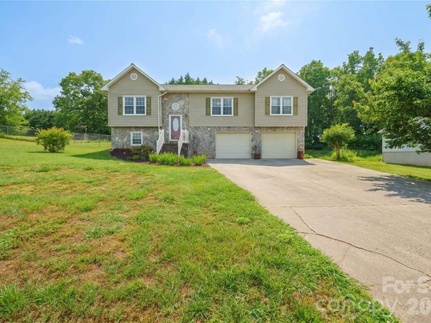 3868 Nc 10 Highway, Newton, NC 28658.  MLS# CAR4379980, YatesRealty ID 21676. 