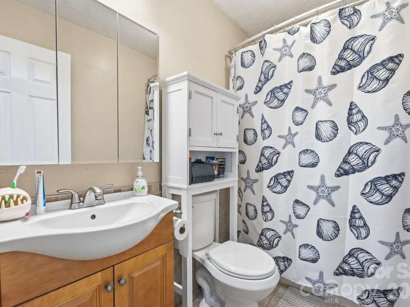 3868 Nc 10 Highway, Newton, NC 28658.  MLS# CAR4379980, YatesRealty ID 21676. 