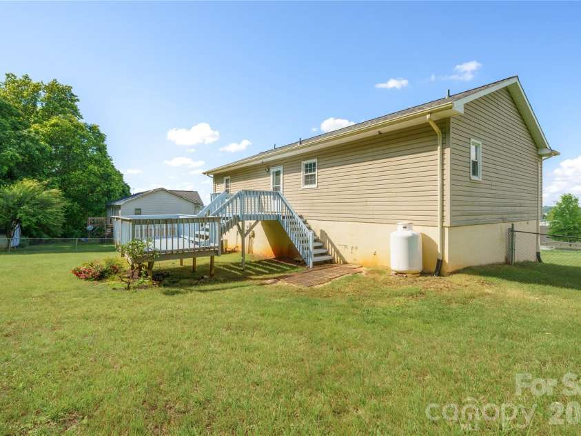 3868 Nc 10 Highway, Newton, NC 28658.  MLS# CAR4379980, YatesRealty ID 21676. 
