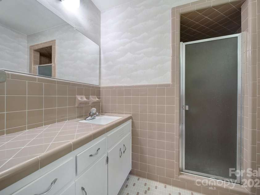 967 Hilldale Drive, Lancaster, SC 29720.  MLS# CAR4267333, YatesRealty ID 21677. 