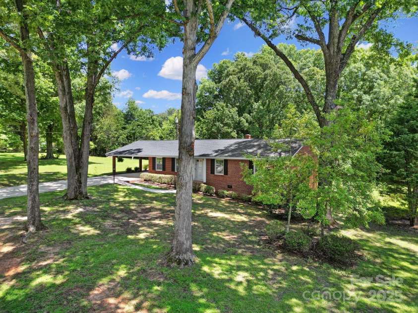 967 Hilldale Drive, Lancaster, SC 29720.  MLS# CAR4267333, YatesRealty ID 21677. 