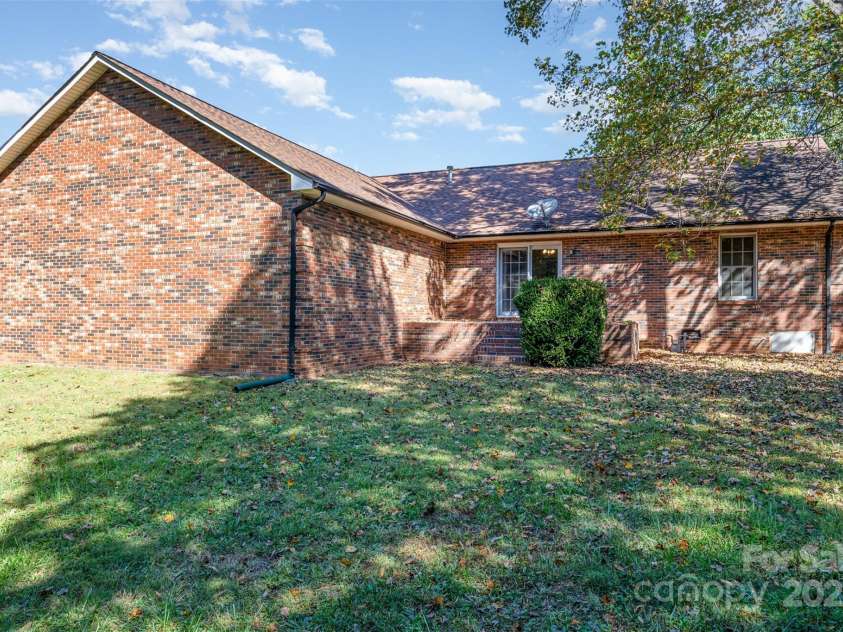 110 Robin Road, Lincolnton, NC 28092.  MLS# CAR4307556, YatesRealty ID 21678. Backyard