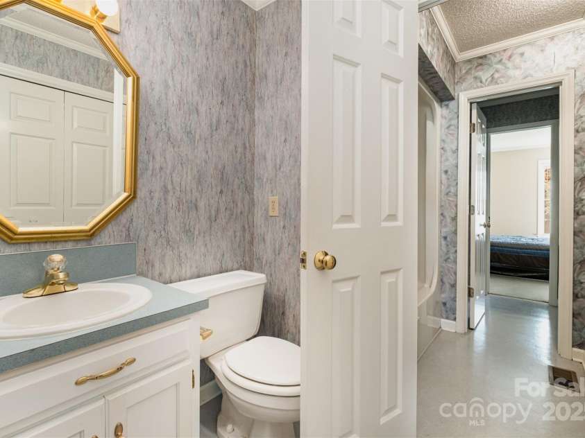 110 Robin Road, Lincolnton, NC 28092.  MLS# CAR4307556, YatesRealty ID 21678. Bathroom 2 