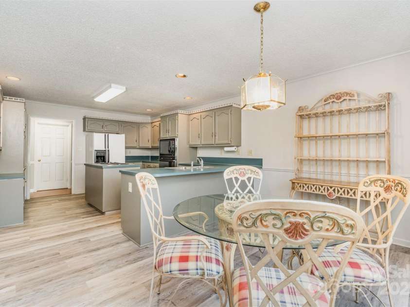 110 Robin Road, Lincolnton, NC 28092.  MLS# CAR4307556, YatesRealty ID 21678. Breakfast Nook into Kitchen