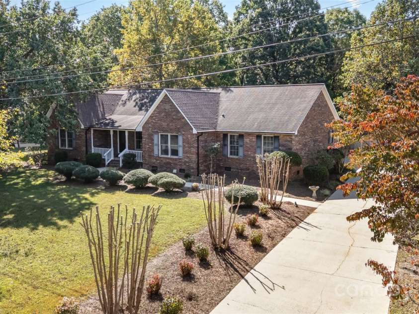 110 Robin Road, Lincolnton, NC 28092.  MLS# CAR4307556, YatesRealty ID 21678. Front Exterior