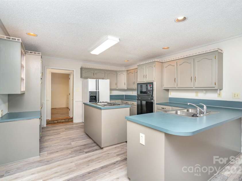 110 Robin Road, Lincolnton, NC 28092.  MLS# CAR4307556, YatesRealty ID 21678. Kitchen