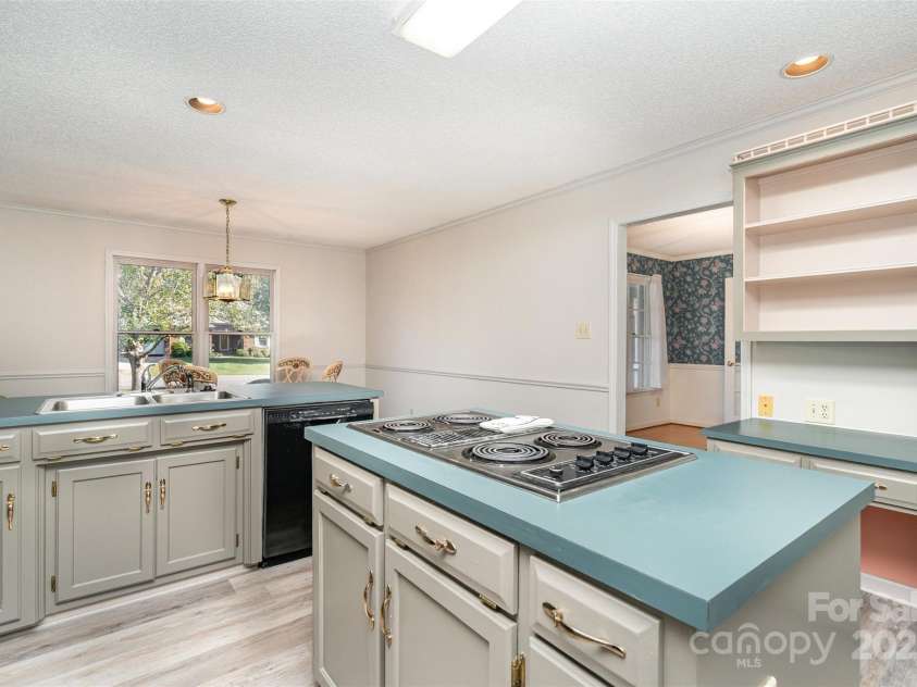 110 Robin Road, Lincolnton, NC 28092.  MLS# CAR4307556, YatesRealty ID 21678. Kitchen