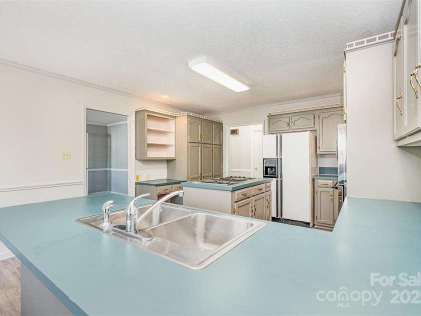 110 Robin Road, Lincolnton, NC 28092.  MLS# CAR4307556, YatesRealty ID 21678. Kitchen