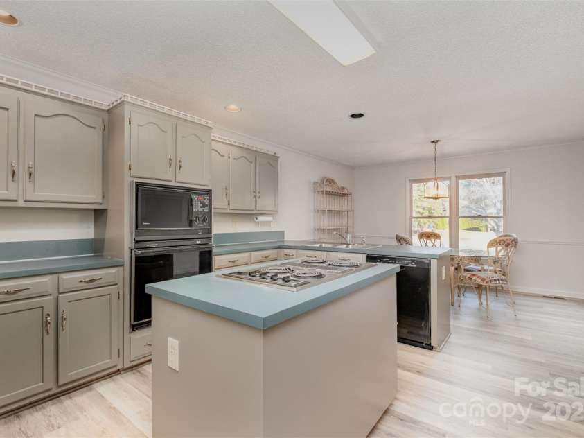 110 Robin Road, Lincolnton, NC 28092.  MLS# CAR4307556, YatesRealty ID 21678. Kitchen