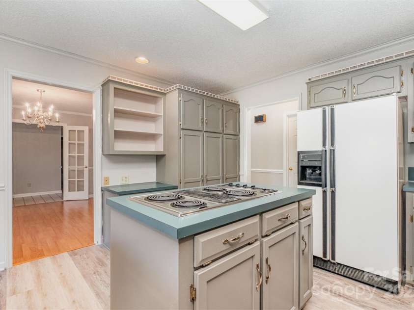 110 Robin Road, Lincolnton, NC 28092.  MLS# CAR4307556, YatesRealty ID 21678. Kitchen