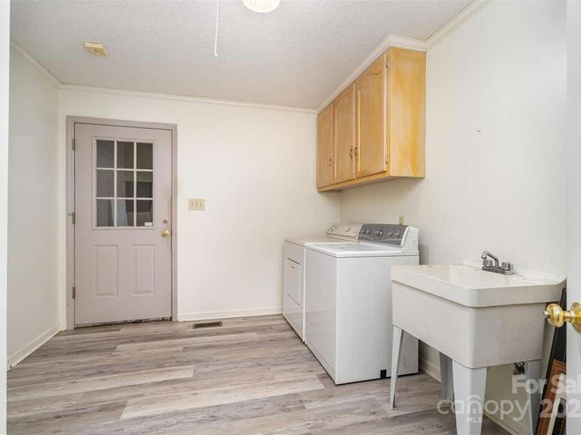 110 Robin Road, Lincolnton, NC 28092.  MLS# CAR4307556, YatesRealty ID 21678. Laundry Room