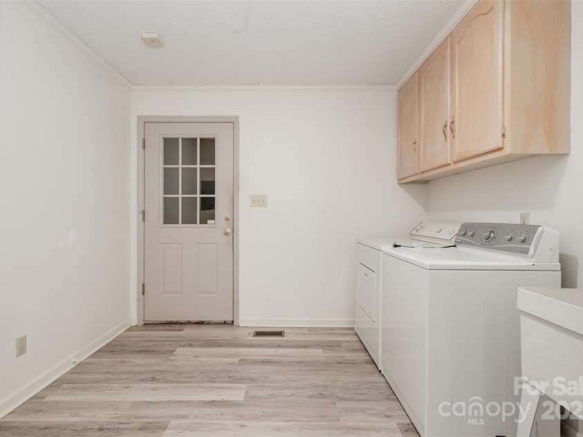 110 Robin Road, Lincolnton, NC 28092.  MLS# CAR4307556, YatesRealty ID 21678. Laundry Room