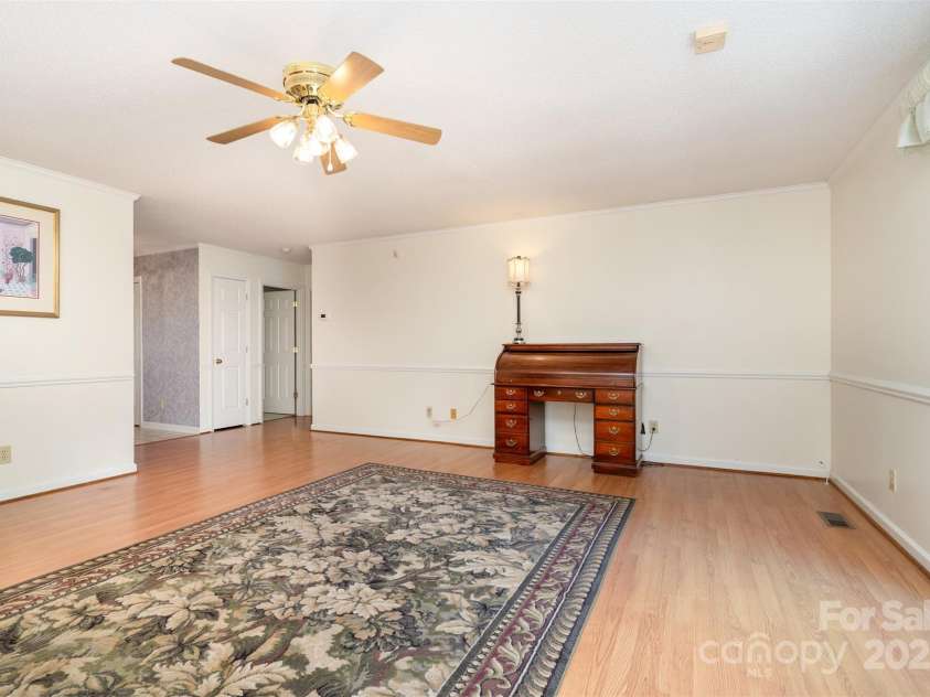 110 Robin Road, Lincolnton, NC 28092.  MLS# CAR4307556, YatesRealty ID 21678. Living Room
