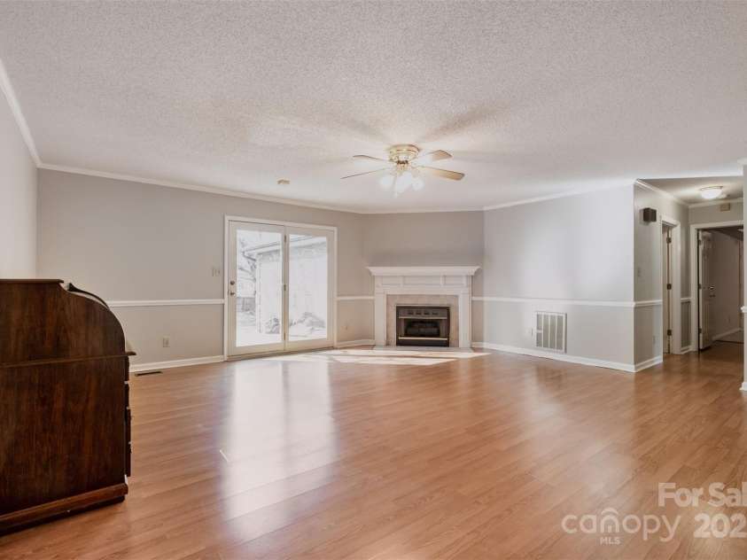 110 Robin Road, Lincolnton, NC 28092.  MLS# CAR4307556, YatesRealty ID 21678. Living Room
