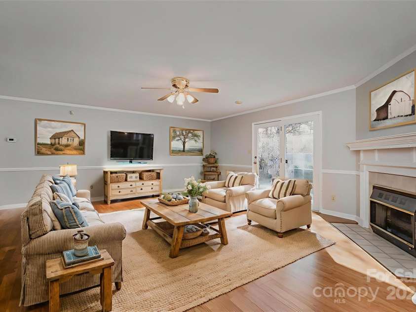 110 Robin Road, Lincolnton, NC 28092.  MLS# CAR4307556, YatesRealty ID 21678. Living Room *Virtually Staged*