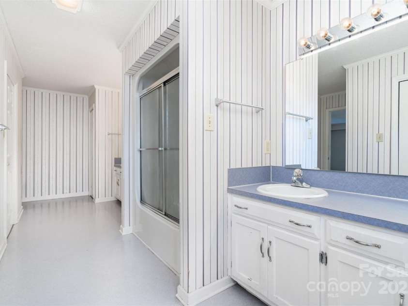 110 Robin Road, Lincolnton, NC 28092.  MLS# CAR4307556, YatesRealty ID 21678. Primary Bathroom