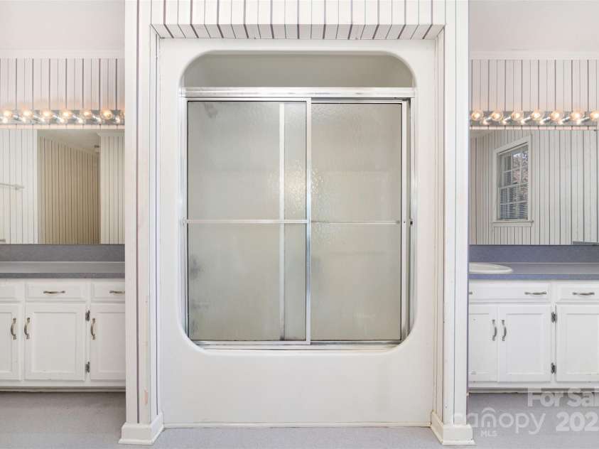 110 Robin Road, Lincolnton, NC 28092.  MLS# CAR4307556, YatesRealty ID 21678. Primary Bathroom