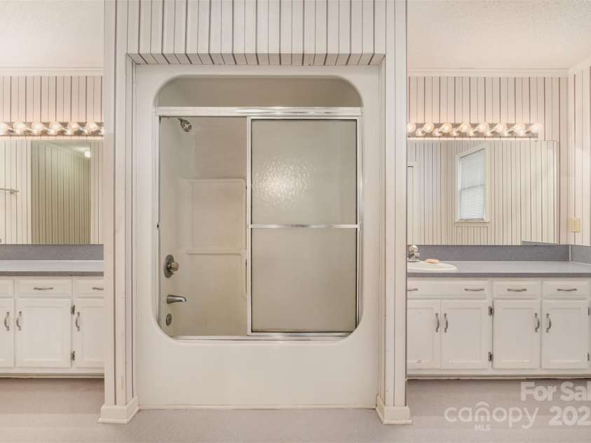 110 Robin Road, Lincolnton, NC 28092.  MLS# CAR4307556, YatesRealty ID 21678. Primary Bathroom