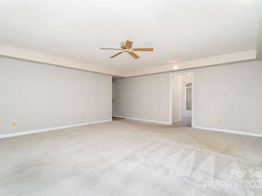 110 Robin Road, Lincolnton, NC 28092.  MLS# CAR4307556, YatesRealty ID 21678. Primary Bedroom