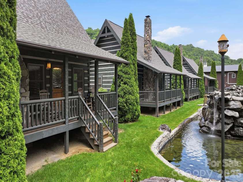 17 Rachels Circle, Maggie Valley, NC 28751.  MLS# CAR4392679, YatesRealty ID 21678. 