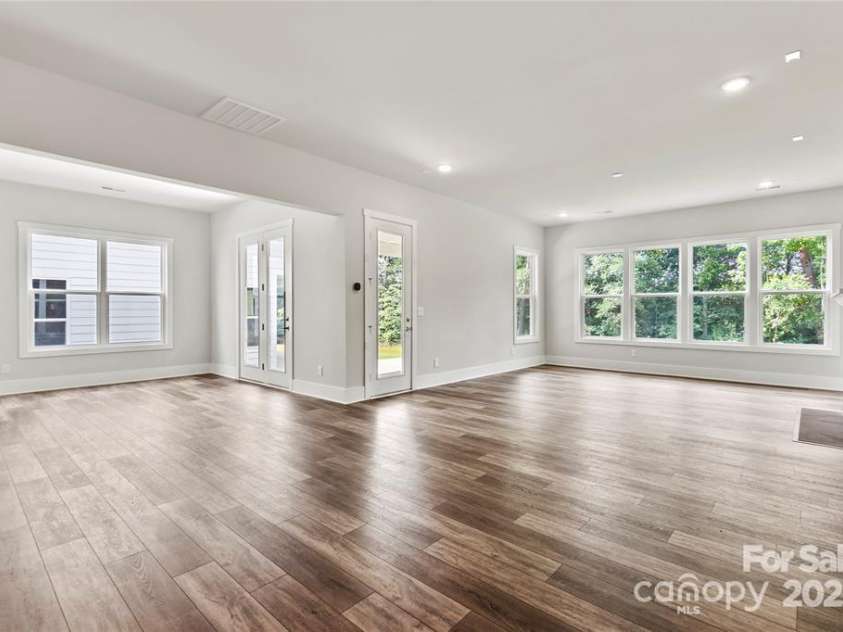 5233 Glenwalk Drive, Charlotte, NC 28269.  MLS# CAR4223508, YatesRealty ID 2168. Representative photo - Eden Great Room