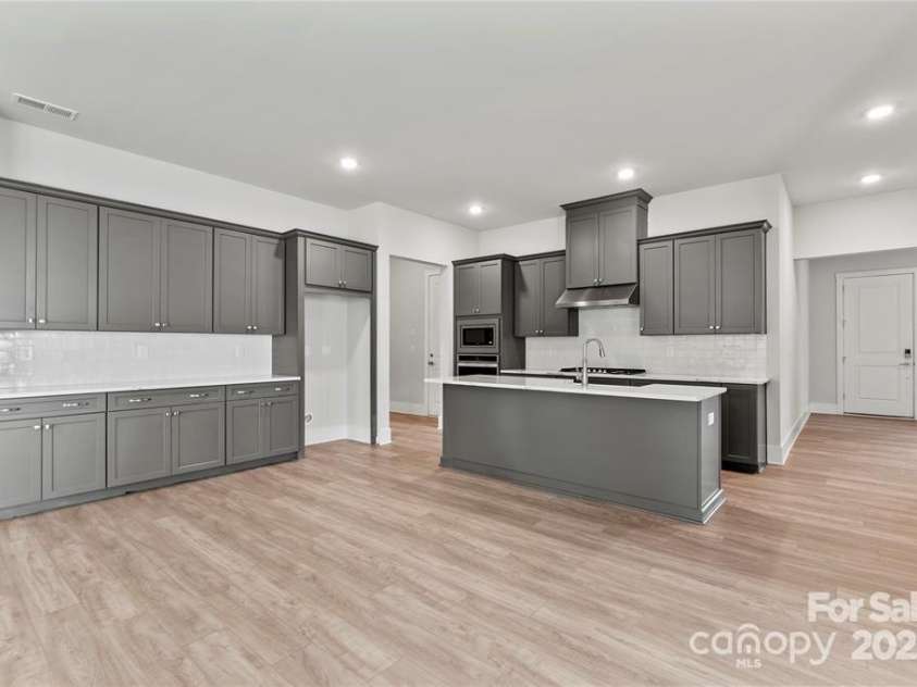 5233 Glenwalk Drive, Charlotte, NC 28269.  MLS# CAR4223508, YatesRealty ID 2168. Representative photo - Eden Kitchen