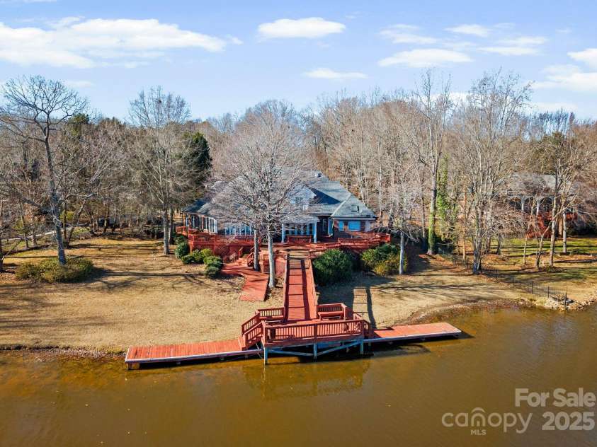 718 Eagle Point Court, Matthews, NC 28104.  MLS# CAR4330891, YatesRealty ID 2168. 