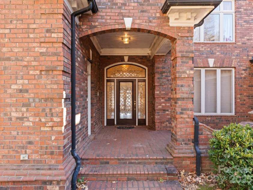718 Eagle Point Court, Matthews, NC 28104.  MLS# CAR4330891, YatesRealty ID 2168. 