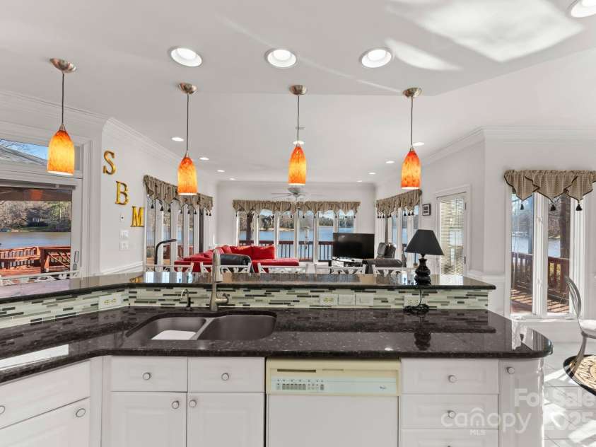 718 Eagle Point Court, Matthews, NC 28104.  MLS# CAR4330891, YatesRealty ID 2168. 
