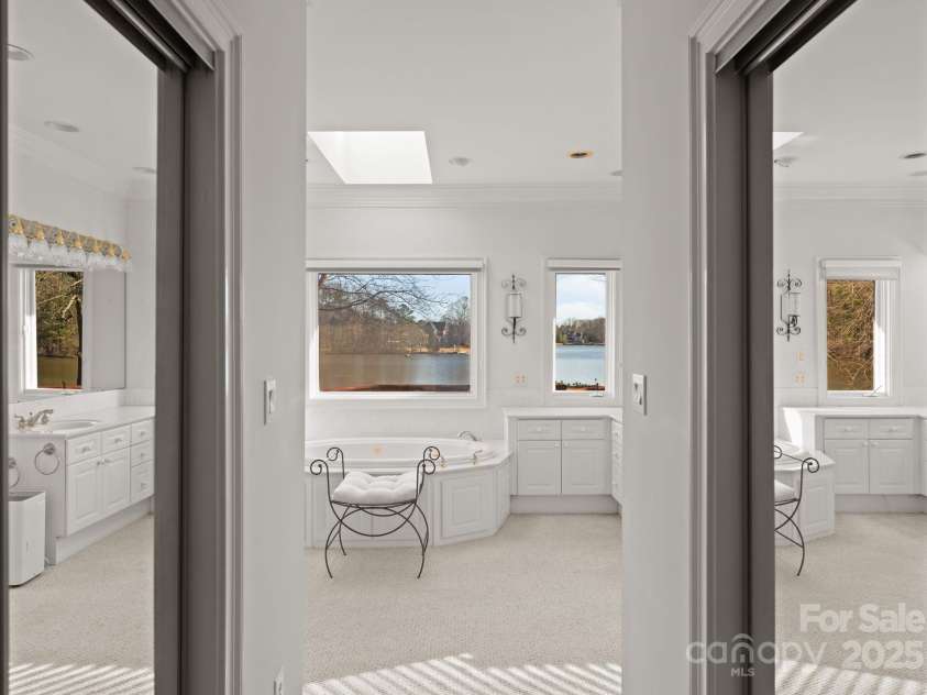 718 Eagle Point Court, Matthews, NC 28104.  MLS# CAR4330891, YatesRealty ID 2168. 