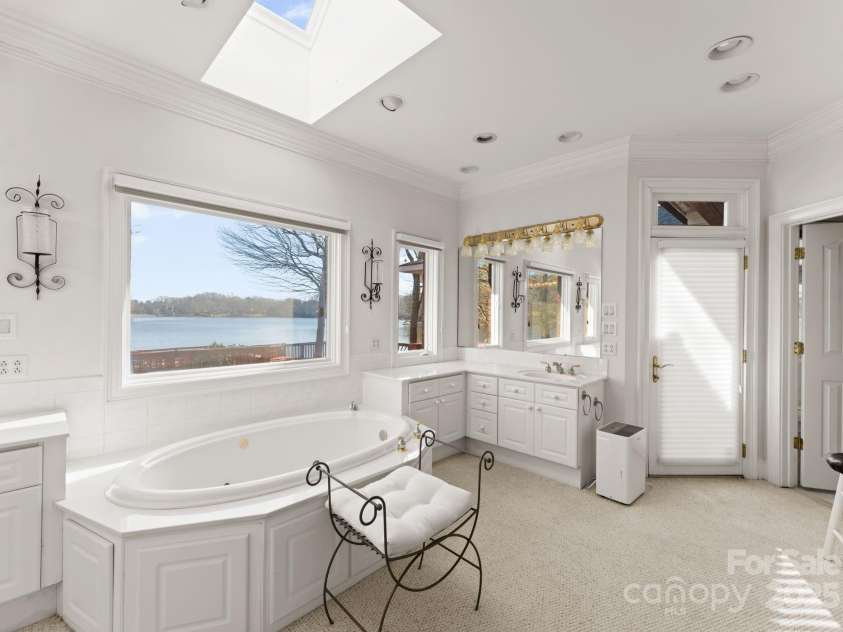 718 Eagle Point Court, Matthews, NC 28104.  MLS# CAR4330891, YatesRealty ID 2168. 