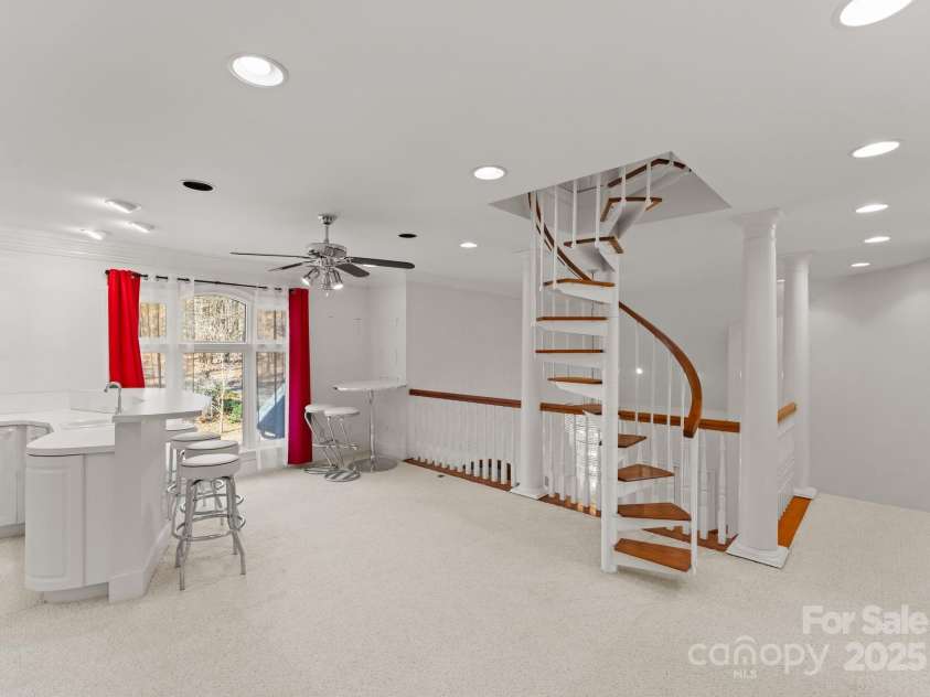 718 Eagle Point Court, Matthews, NC 28104.  MLS# CAR4330891, YatesRealty ID 2168. 