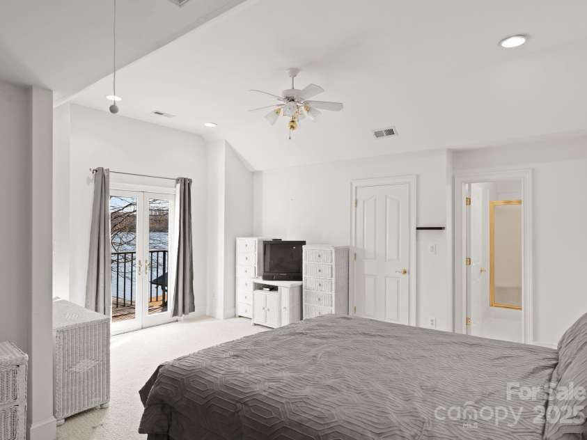 718 Eagle Point Court, Matthews, NC 28104.  MLS# CAR4330891, YatesRealty ID 2168. 
