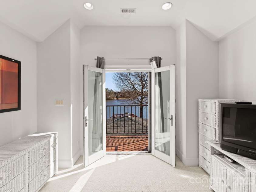 718 Eagle Point Court, Matthews, NC 28104.  MLS# CAR4330891, YatesRealty ID 2168. 