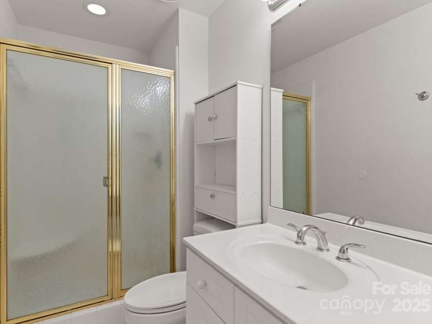 718 Eagle Point Court, Matthews, NC 28104.  MLS# CAR4330891, YatesRealty ID 2168. 