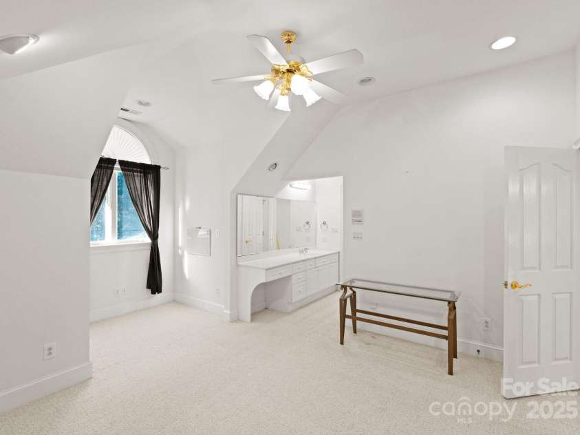 718 Eagle Point Court, Matthews, NC 28104.  MLS# CAR4330891, YatesRealty ID 2168. 