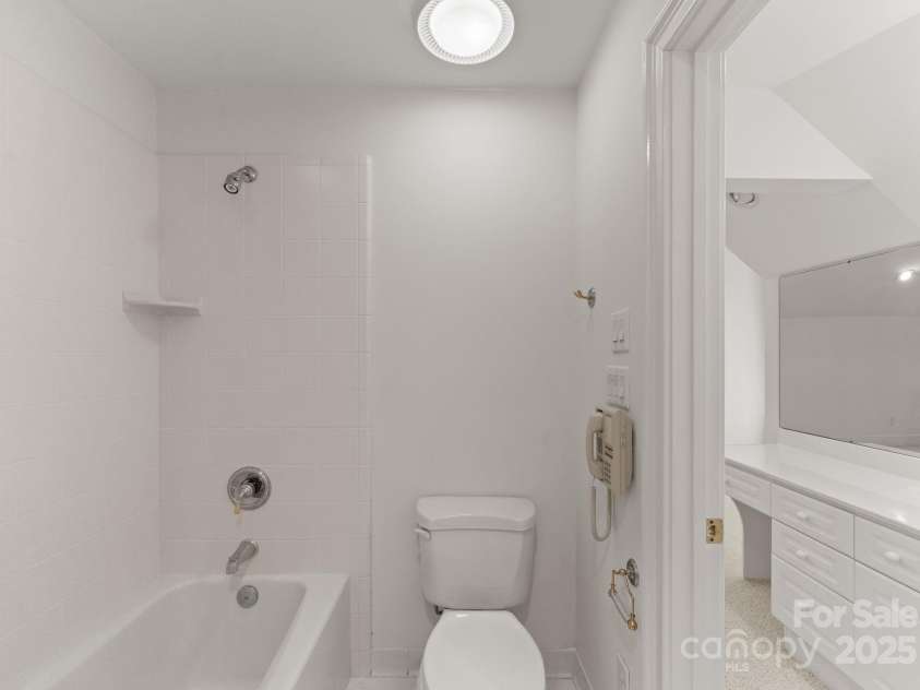718 Eagle Point Court, Matthews, NC 28104.  MLS# CAR4330891, YatesRealty ID 2168. 
