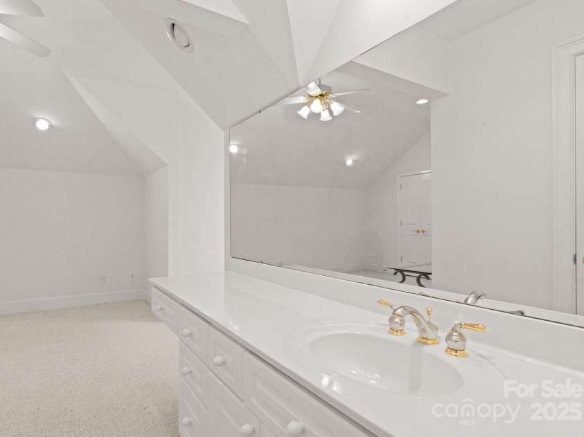 718 Eagle Point Court, Matthews, NC 28104.  MLS# CAR4330891, YatesRealty ID 2168. 
