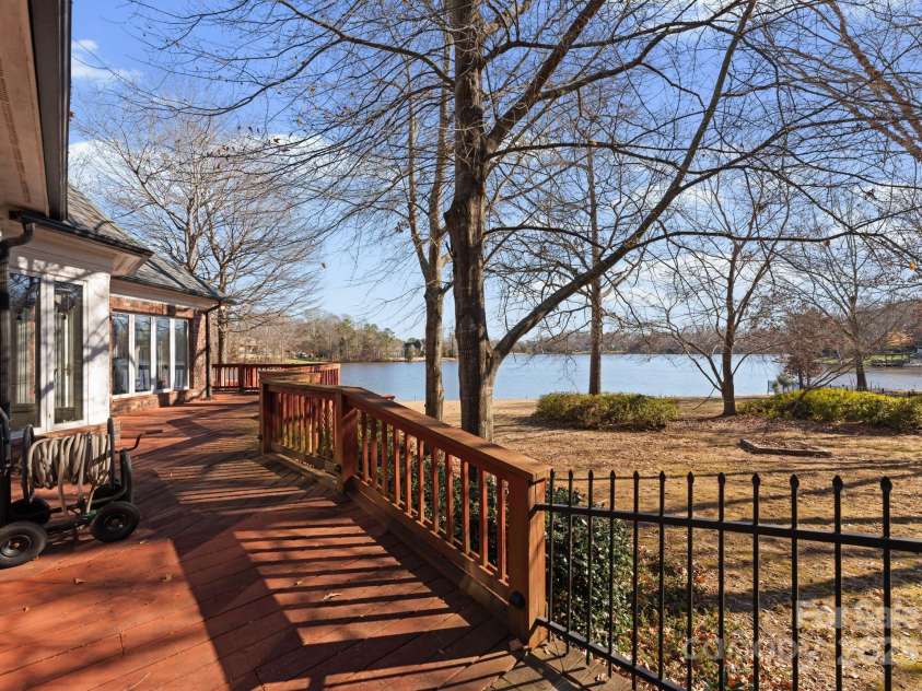 718 Eagle Point Court, Matthews, NC 28104.  MLS# CAR4330891, YatesRealty ID 2168. 