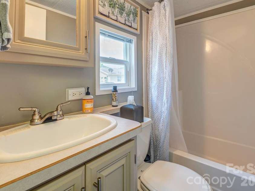 161 Summer Place Drive, Waynesville, NC 28785.  MLS# CAR4379176, YatesRealty ID 21680. 