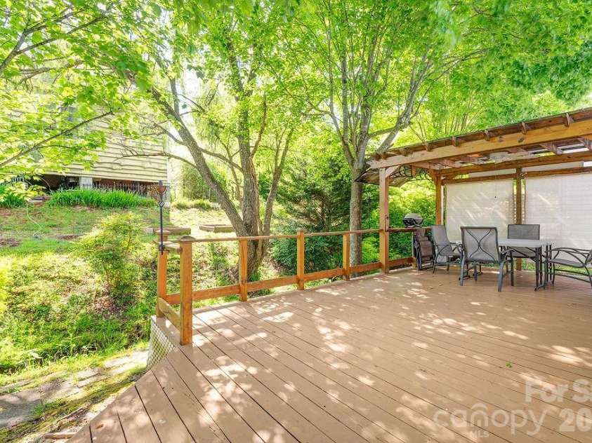 161 Summer Place Drive, Waynesville, NC 28785.  MLS# CAR4379176, YatesRealty ID 21680. 