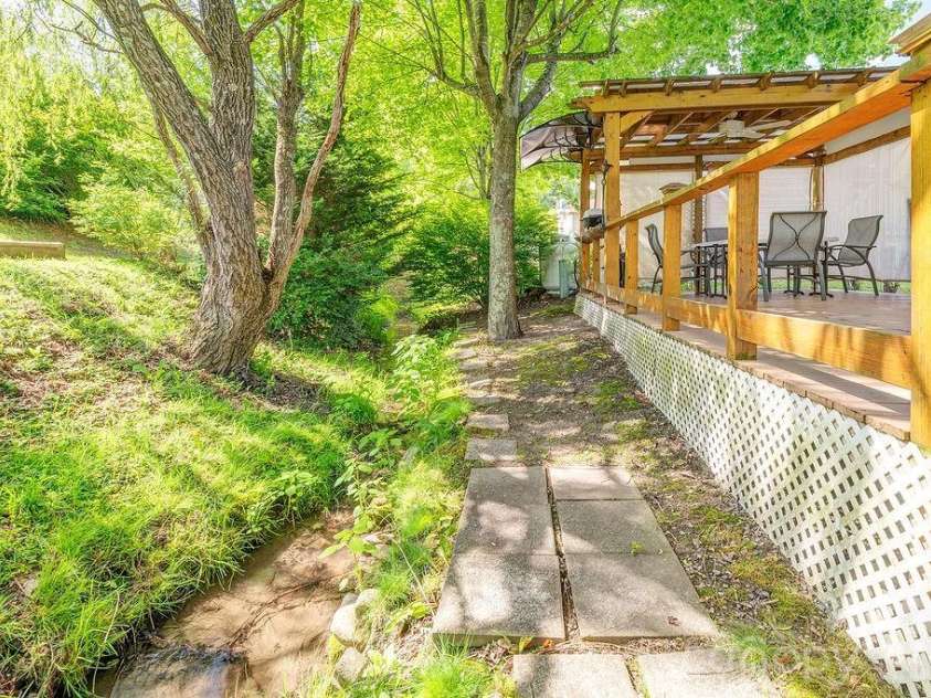 161 Summer Place Drive, Waynesville, NC 28785.  MLS# CAR4379176, YatesRealty ID 21680. 