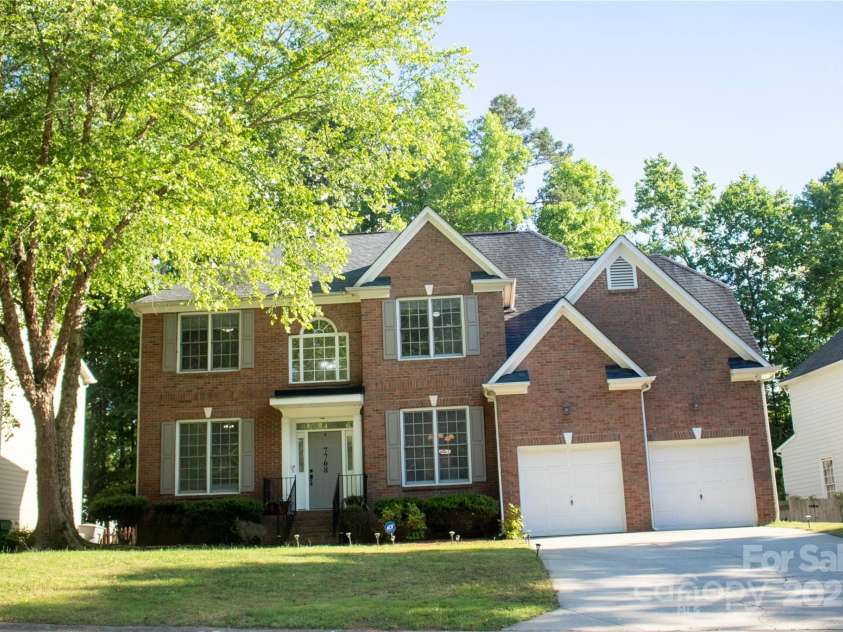 7708 Harrington Woods Road, Charlotte, NC 28269.  MLS# CAR4305903, YatesRealty ID 21680. 