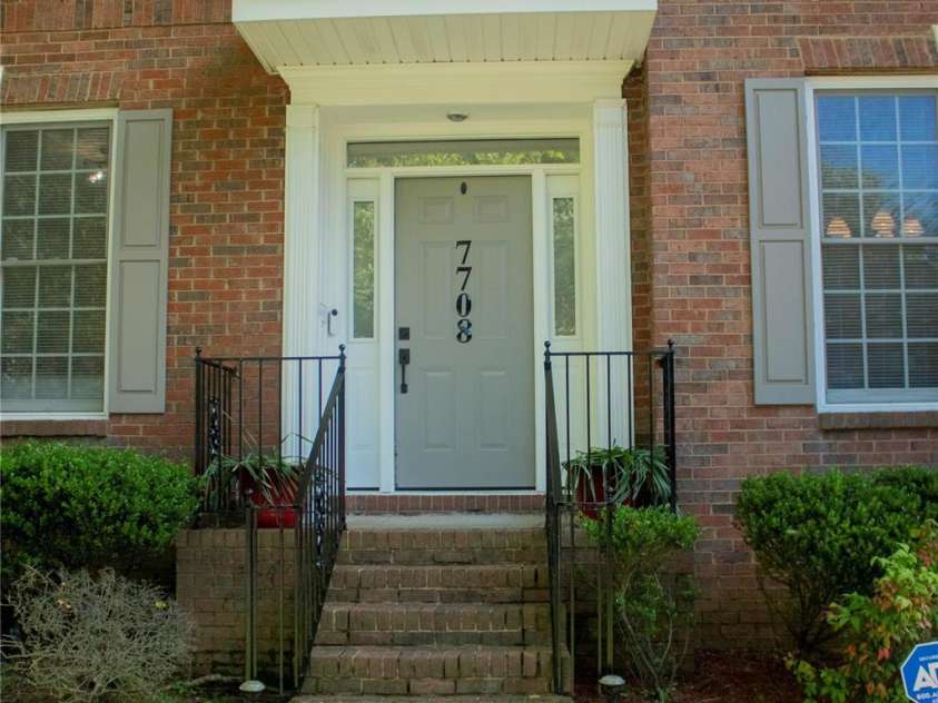 7708 Harrington Woods Road, Charlotte, NC 28269.  MLS# CAR4305903, YatesRealty ID 21680. 